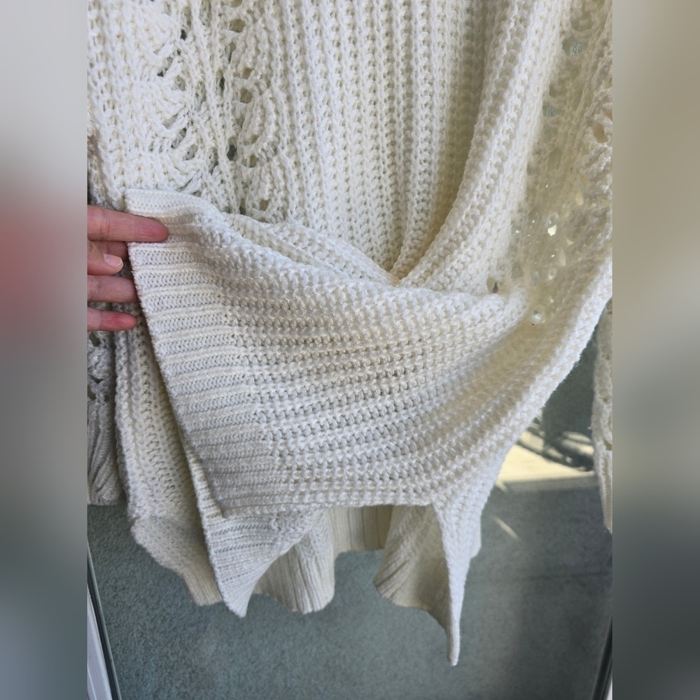Elegant White Knit Sweater - Picture 8 of 11
